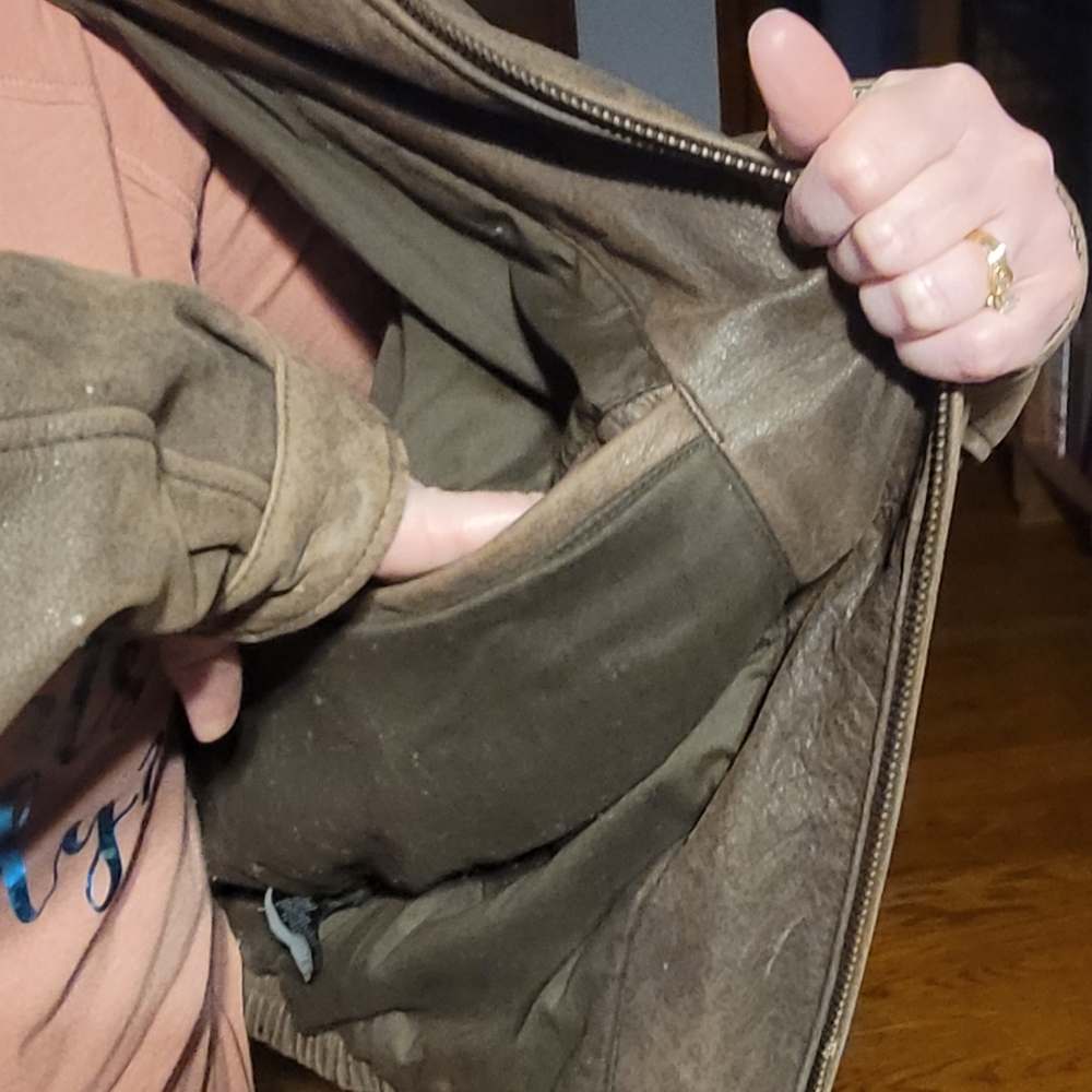 Leather jacket - Picture 4 of 6